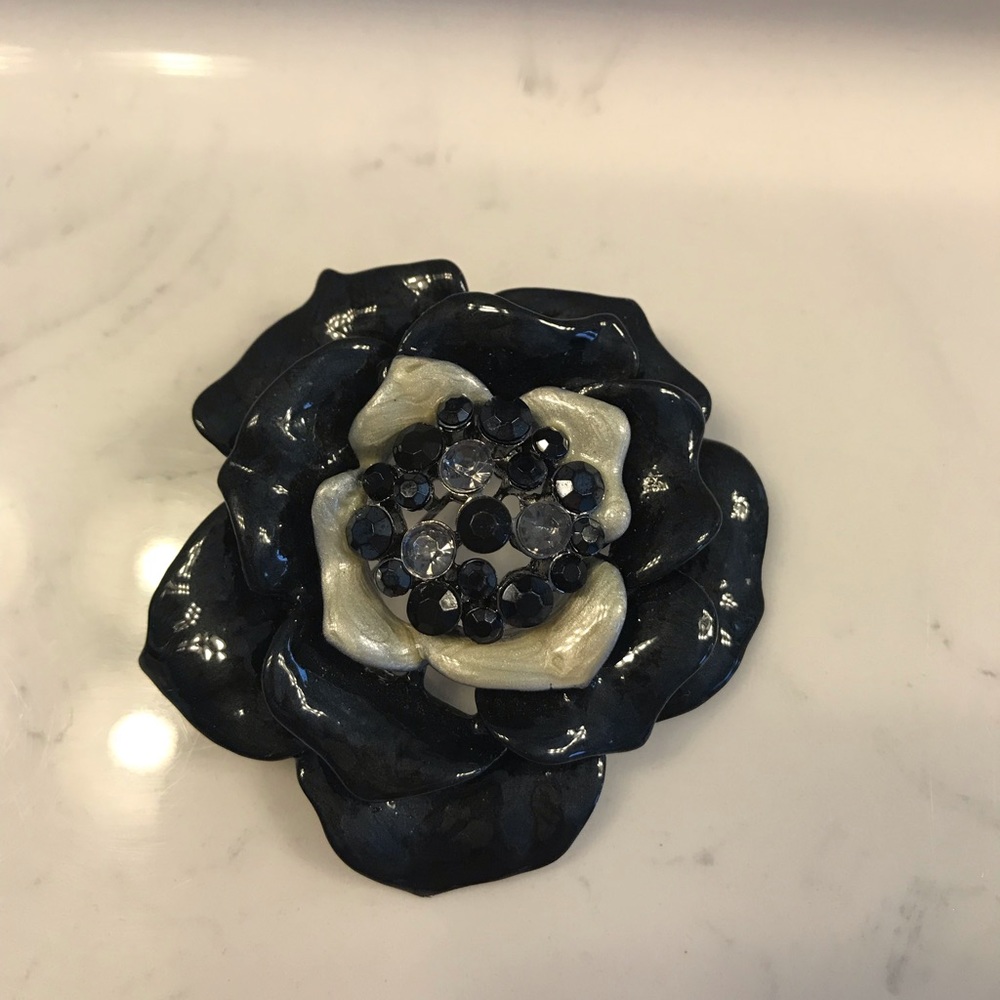 Dark Gray/Blue Flower Brooch